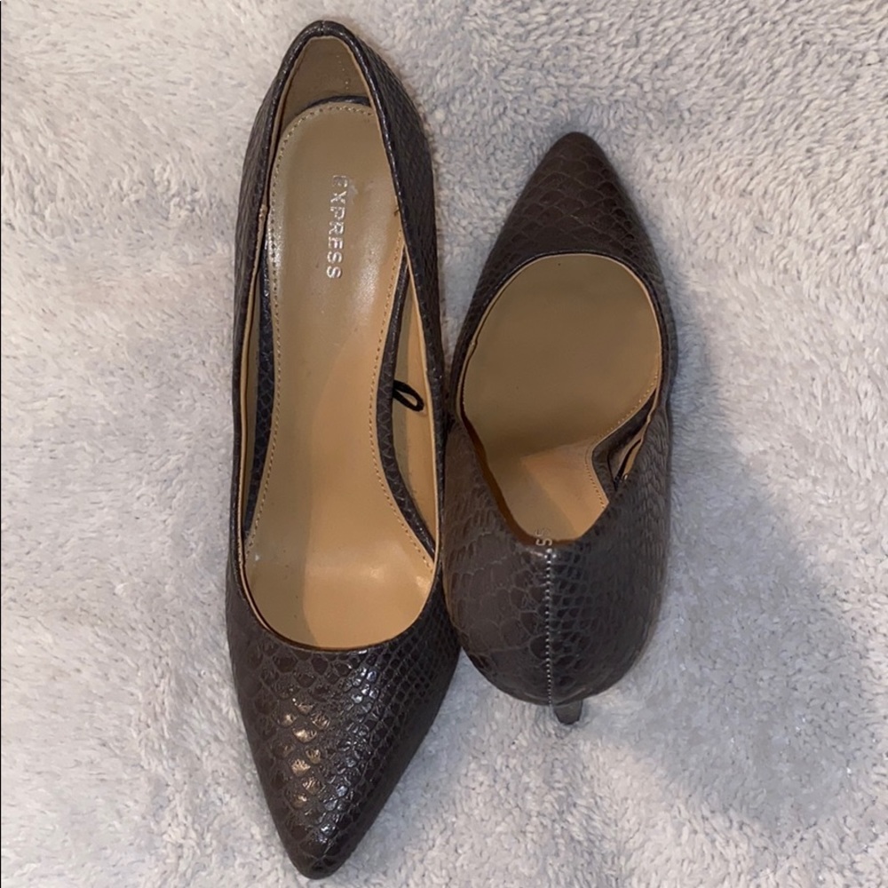 Express Heels - Picture 3 of 5